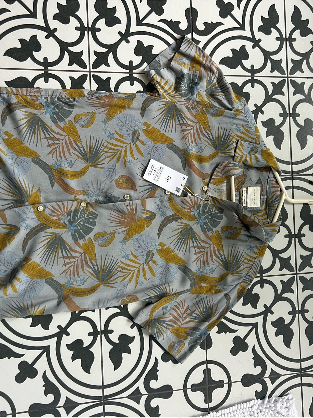 Men's Grey Tropical Print Short-Sleeve Shirt